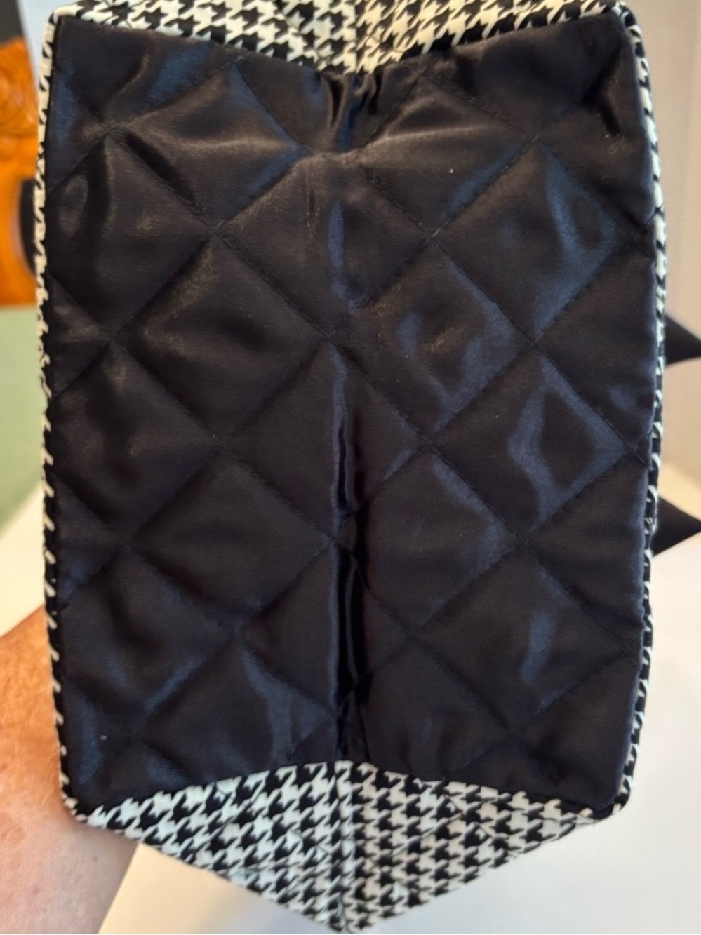 Houndstooth Bow Accent Tote Bag - Picture 3 of 6
